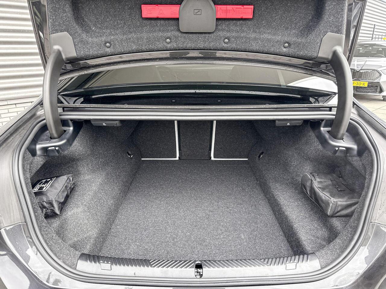 BMW M5 Sedan M Driver's Pack / Comfort Pack / Panoramadak / Driving Assistant Professional / Parking Assistant Professional