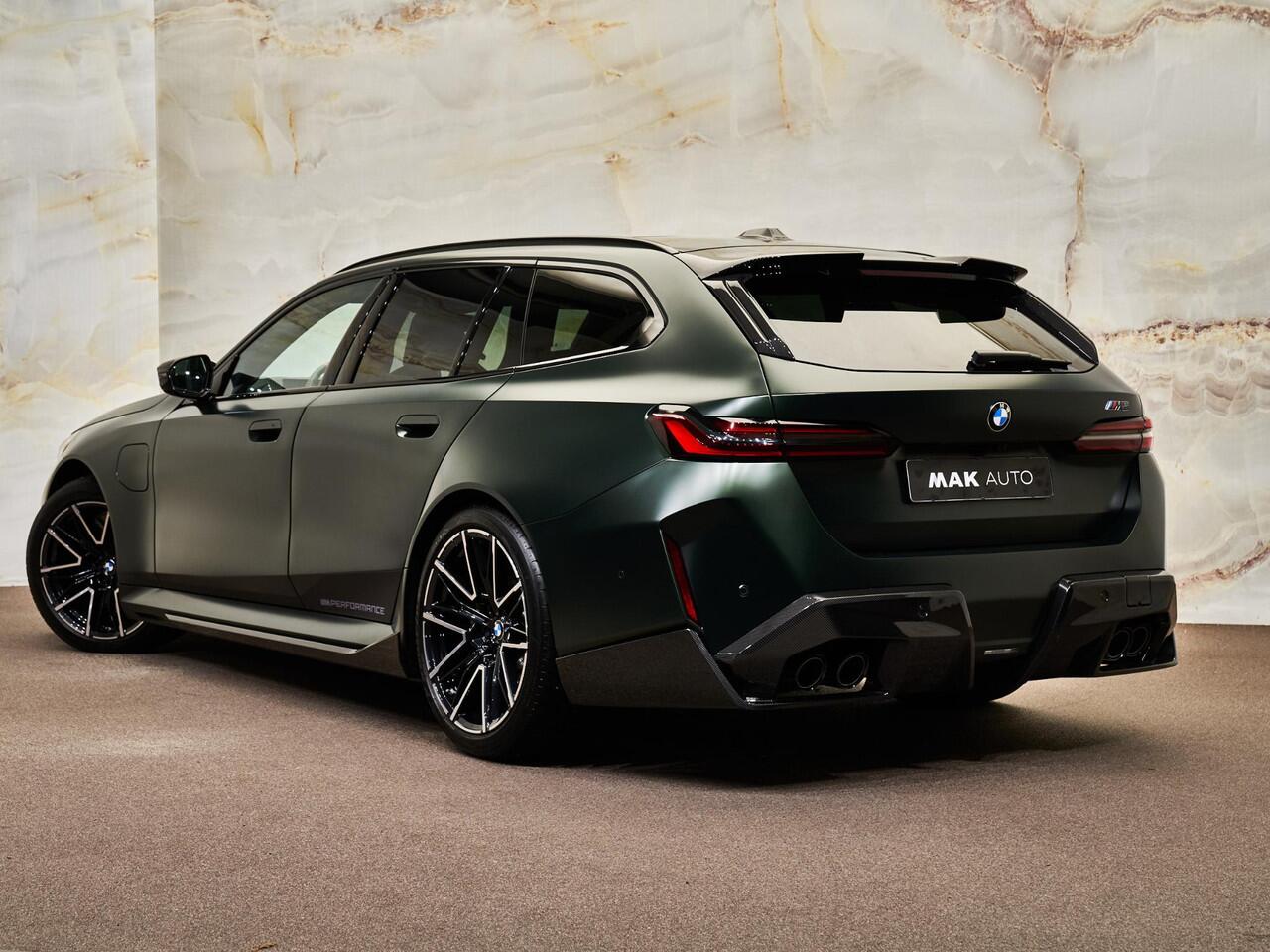 BMW M5 Touring V8 M Hybrid, M Performance, Sonderlackierung, B&W, HUD, 21", memory, stl.ventilatie, keyless, M drivers pack., privacy