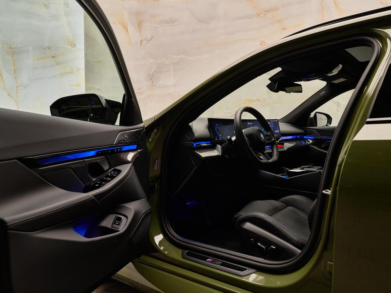 BMW M5 Touring V8 M Hybrid, Akrapovic, H&R, Sonderlackierung, pano, tr.haak, 21", alcantara, B&W, stl.ventilatie, memory, carbon, leder, keyless, privacy