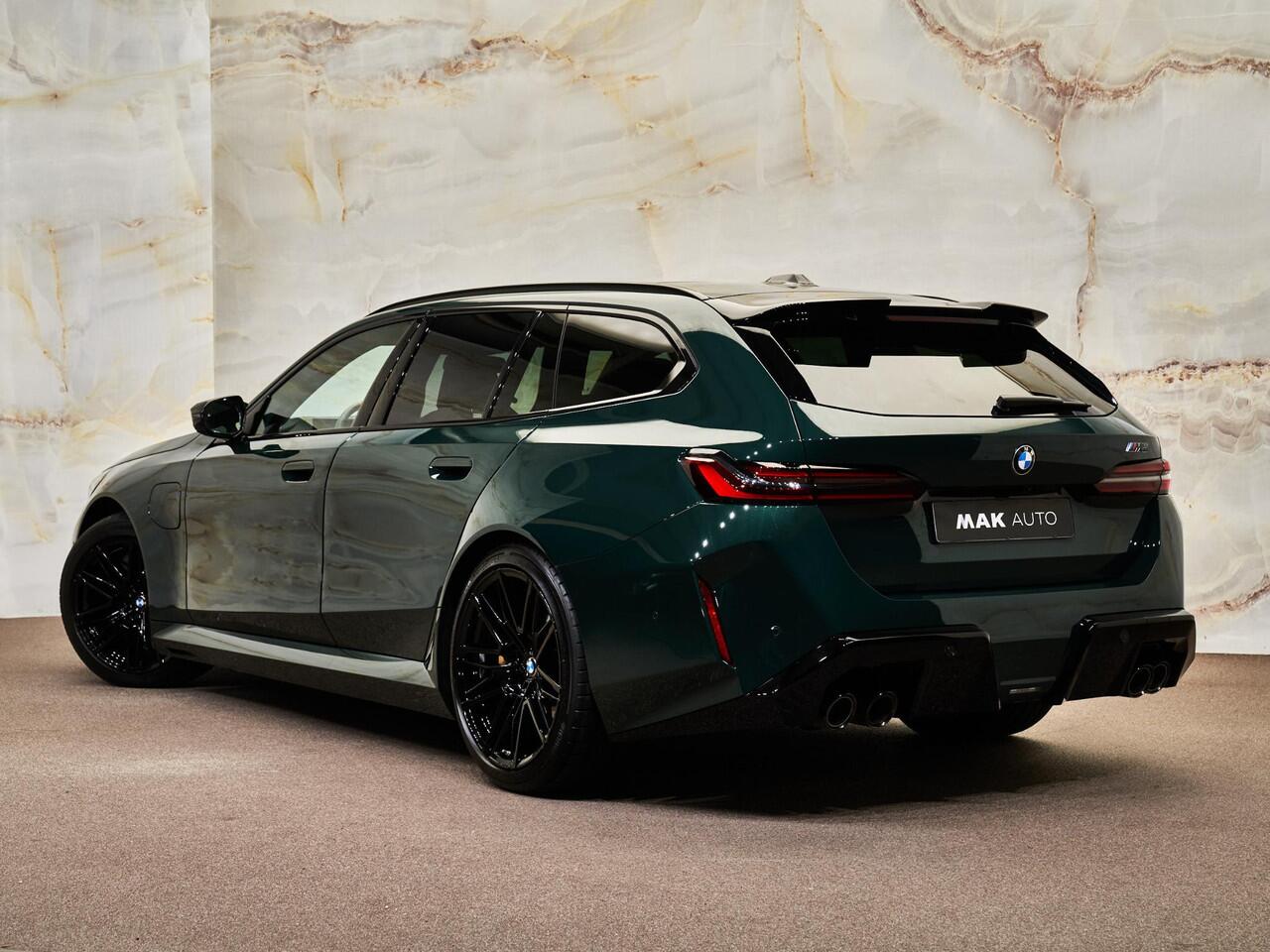 BMW M5 Touring V8 M Hybrid, Sonderlackierung, Ultimate Package, ceramic, pano, B&W, 21", stl.ventilatie, memory, carbon, leder, privacy