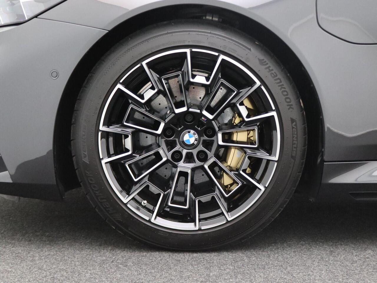 BMW M5 Touring | M Drive Professional | Panoramadak | M Carbon-keramische remmen | Bowers & Wilkins | Driving Assist Prof | Stoelventilatie | 21"