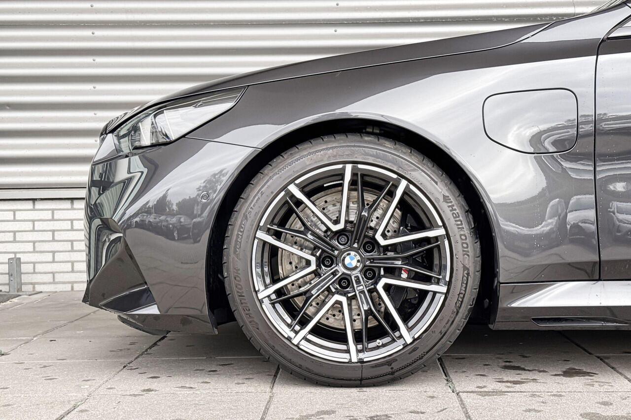 BMW M5 Sedan M Driver's Pack / Comfort Pack / Panoramadak / Driving Assistant Professional / Parking Assistant Professional