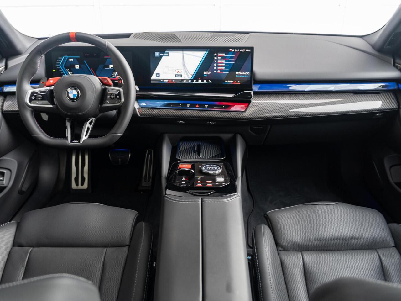 BMW M5 Sedan | M Drive Professional | Bowers & Wilkins | Verwarmd Stuurwiel | Iconic Glow | Comfort Access | Panoramadak