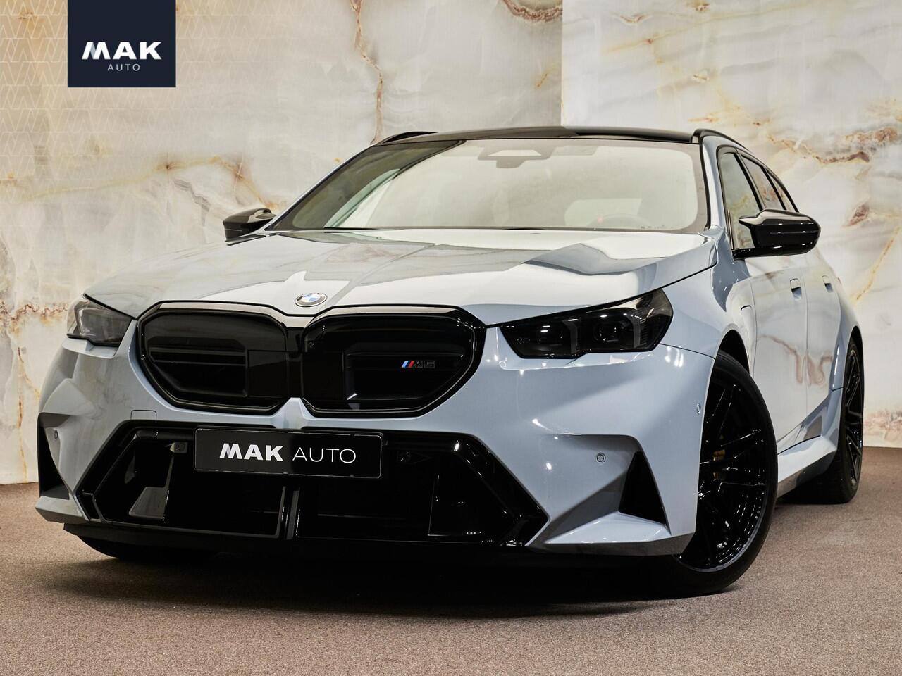 BMW M5 Touring V8 M Hybrid, Ultimate Package, pano, tr.haak, 21", alcantara, ceramic, B&W, stl.ventilatie, memory, adap-LED, carbon, leder, keyless, privacy