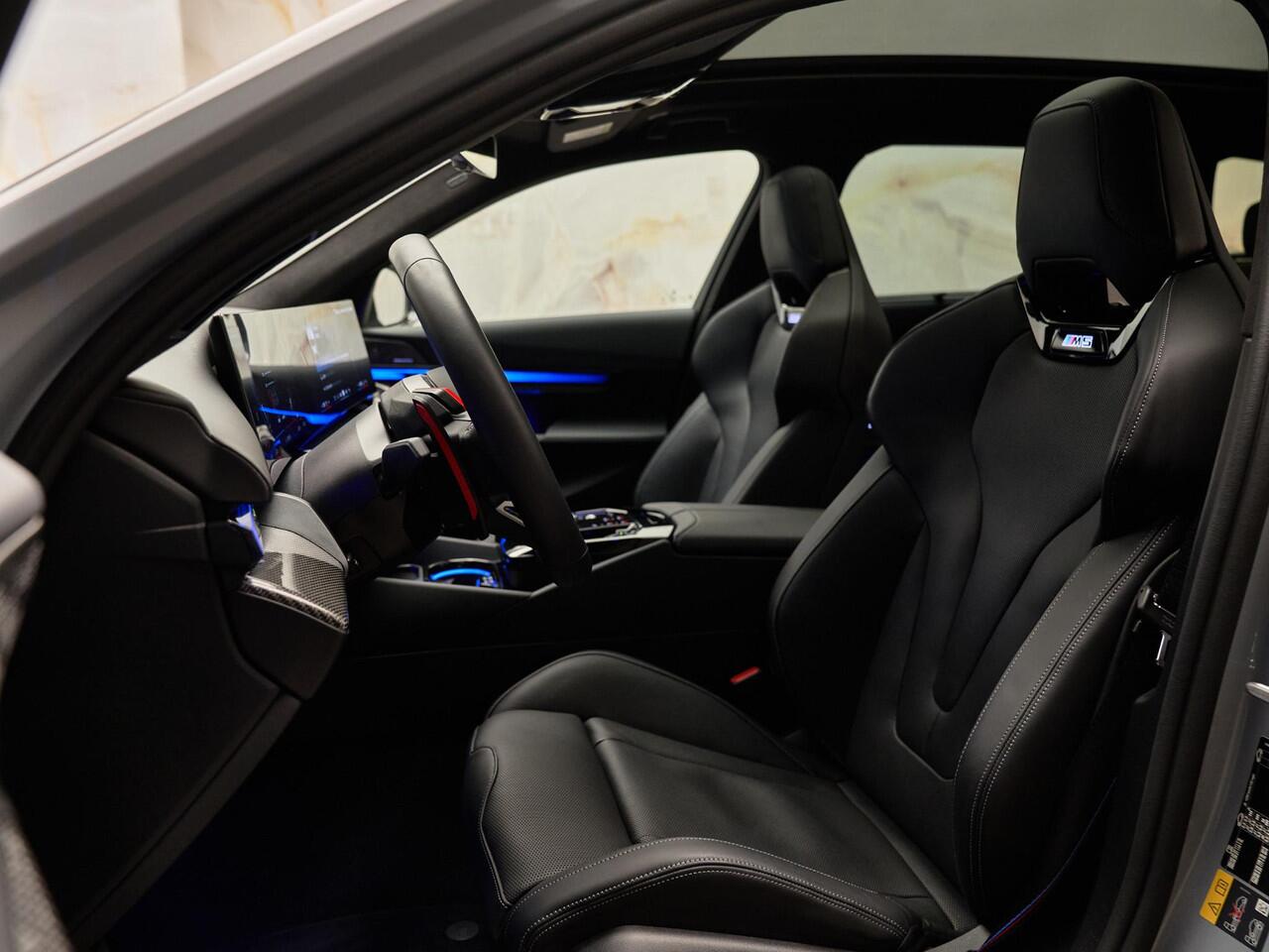 BMW M5 Touring V8 M Hybrid, Ultimate Package, pano, tr.haak, 21", alcantara, ceramic, B&W, stl.ventilatie, memory, adap-LED, carbon, leder, keyless, privacy