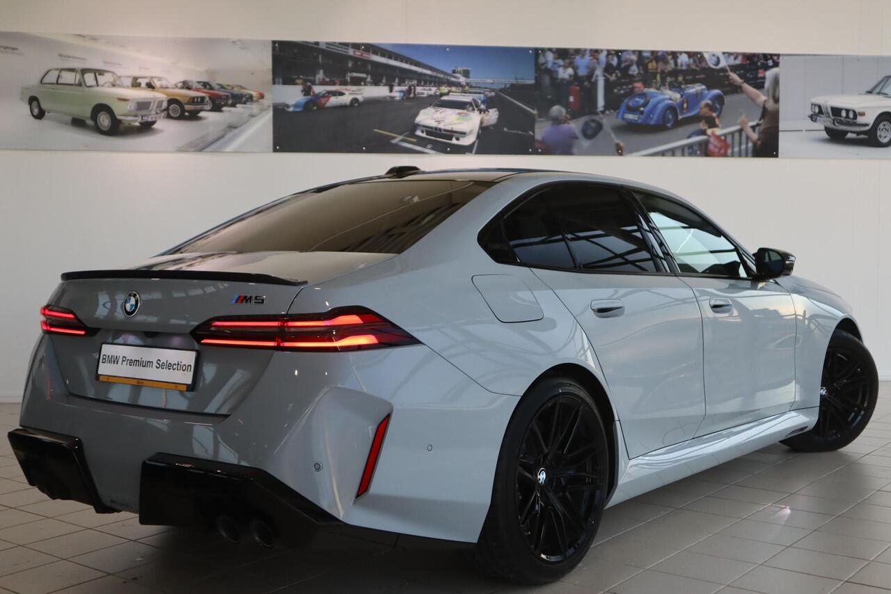 BMW M5 Sedan Direct leverbaar!! / Driving Assistant Professional | Comfort Pack | B&W | elek. trekhaak