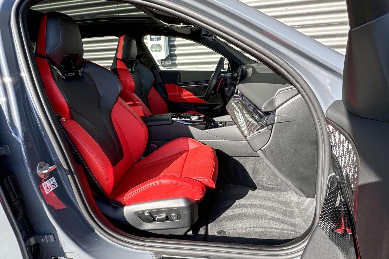 BMW M5 Sedan M Driver's Pack / Driving Assistant Professional / Keramische remschijven / Selections