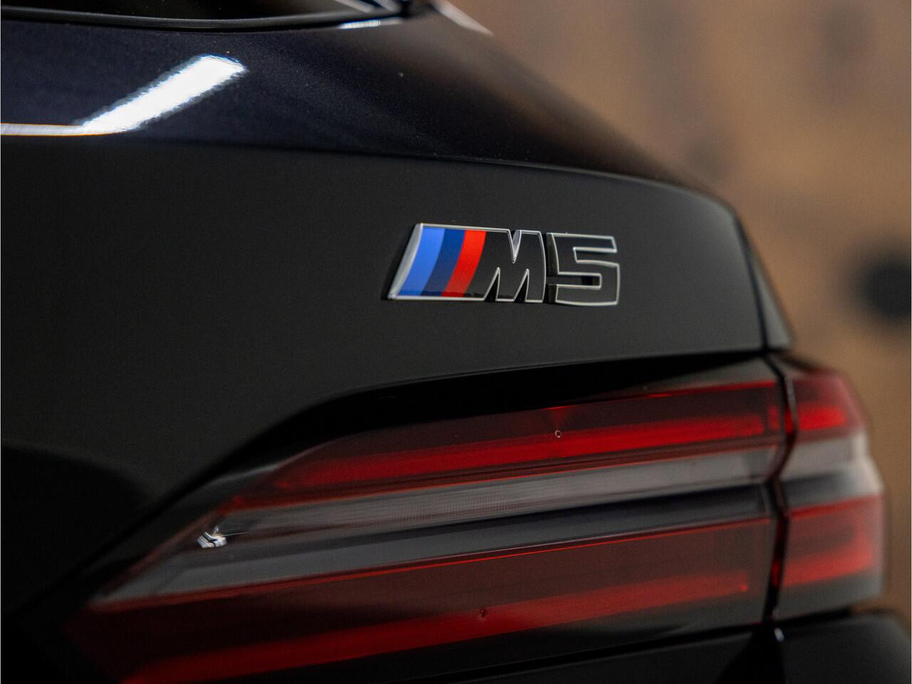 BMW M5 5-serie Touring | Keramisch | Pano | B&W | M Driver's Pack |