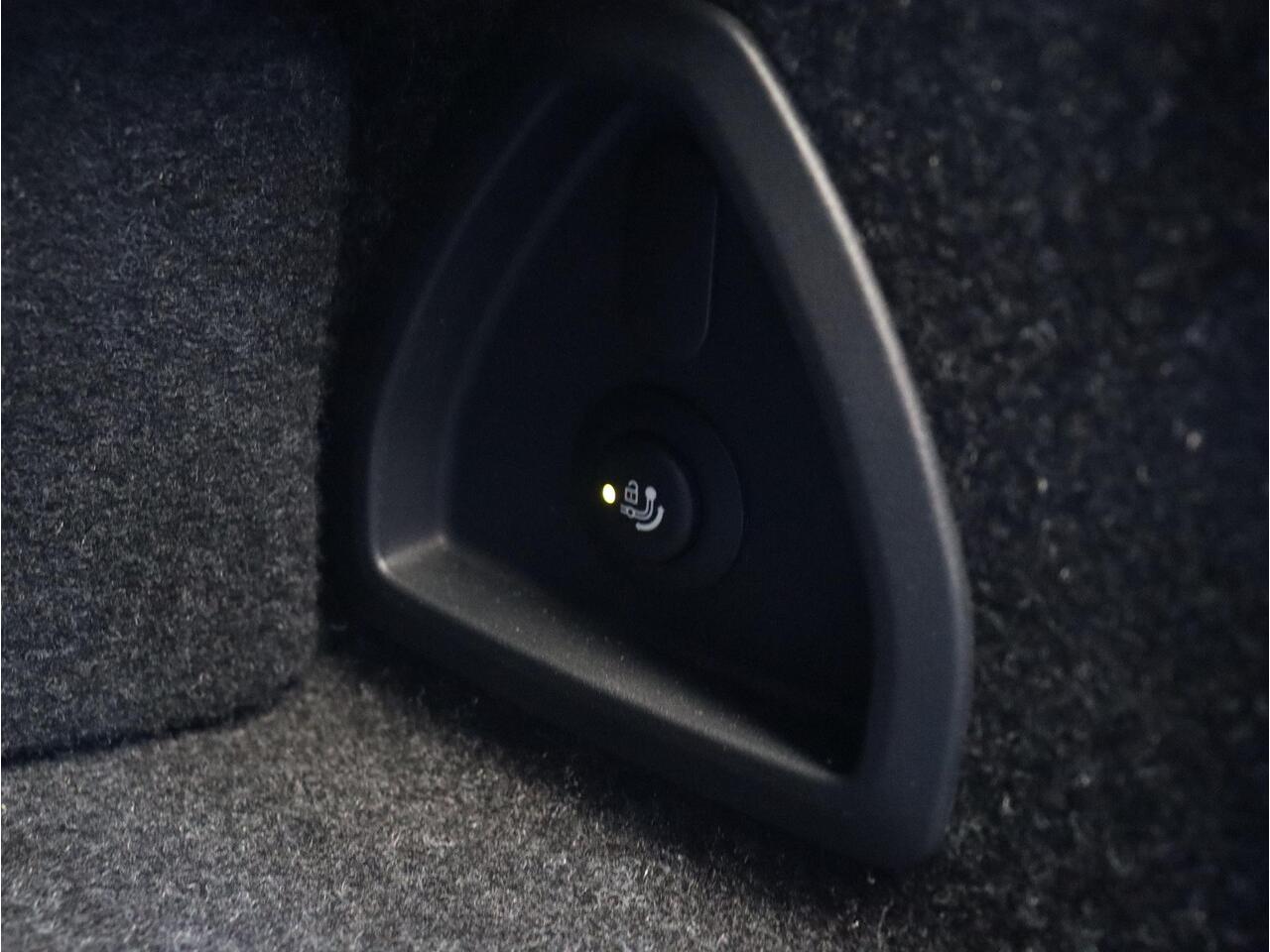 BMW M5 5-serie | High Executive | Driving Assistant Prof. | Carbon Exterieur Pakket | Trekhaak | M Drivers Pack | Parking Assistant Prof. | Bowers & Wilkins | Head-Up | 20/21'' LMV