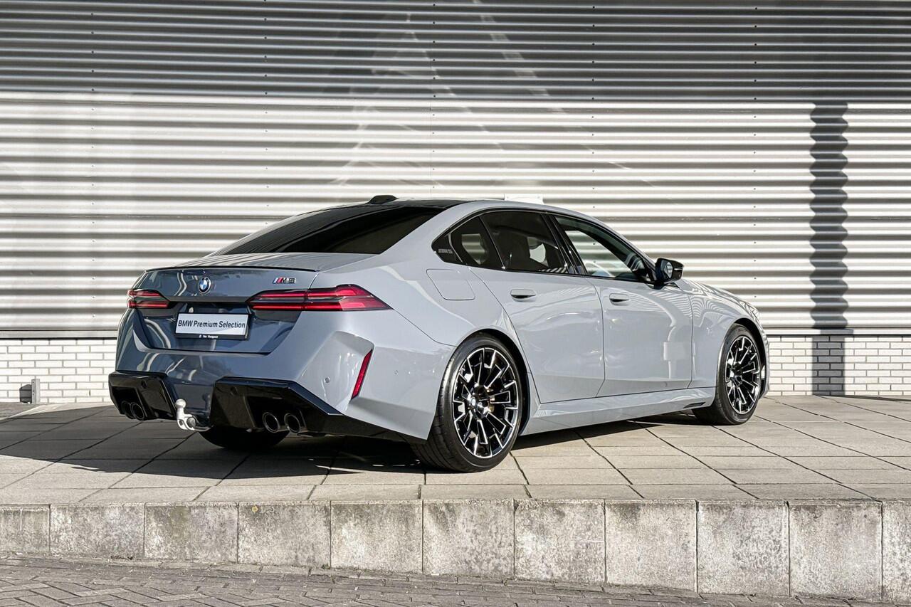 BMW M5 Sedan M Driver's Pack / Driving Assistant Professional / Keramische remschijven / Selections