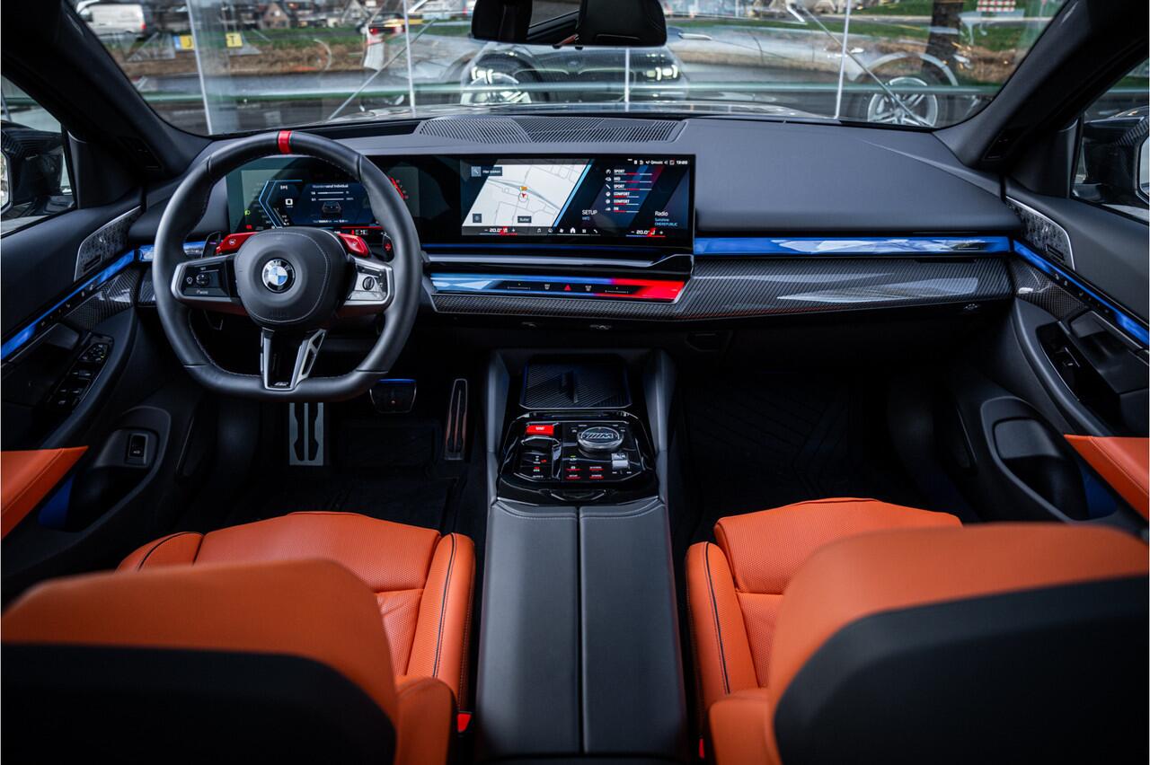 BMW M5 Touring M Drivers Pack ** Panodak ** Trekhaak ** Carbon ** Comfort pack ** Driving Ass. Prof. 21 inch ** Ventilatie **