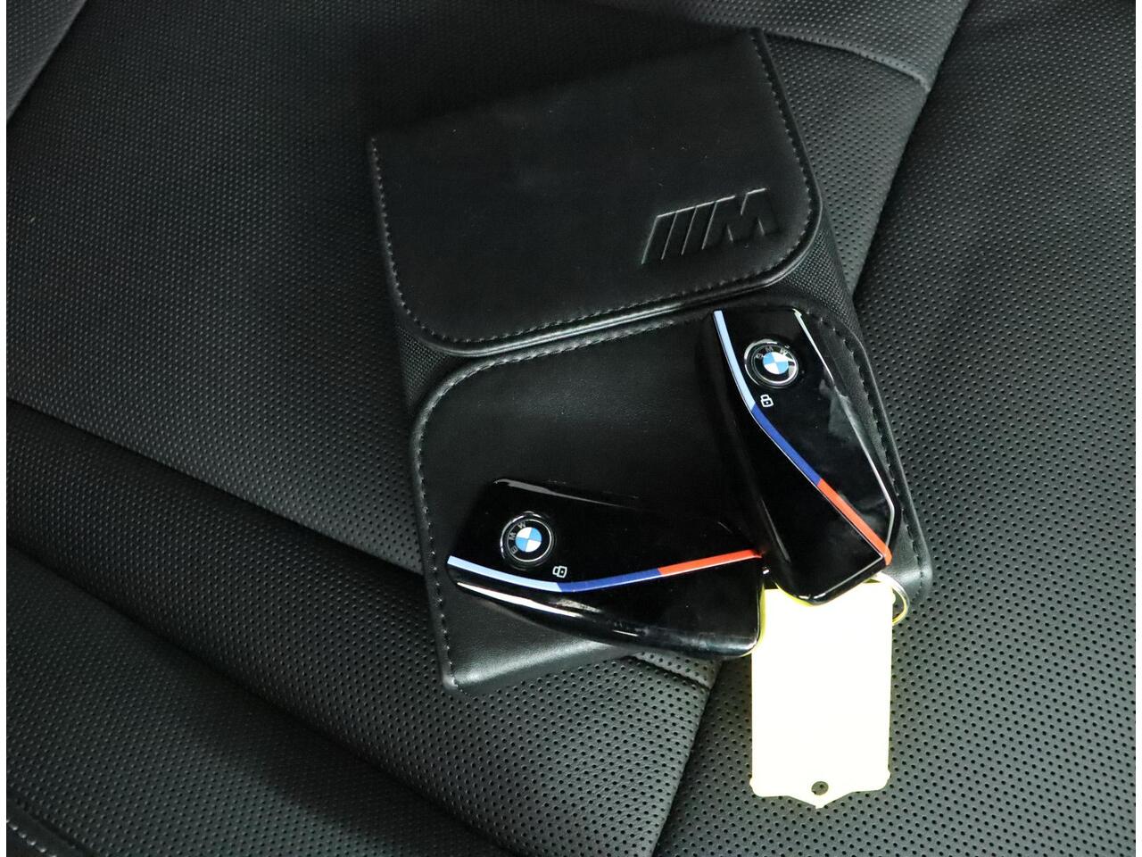 BMW M5 5-serie M Driver's Pack | Bowers & Wilkins | Stoelventilatie | Driving Assistant Prof | Parking Assistant Prof | BMW Iconic Glow | Comfort Access | Stuurwielrand verwarmd