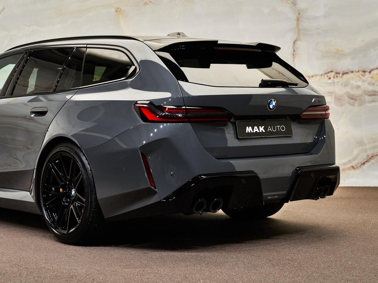 BMW M5 Touring V8 M Hybrid, IPE Exhaust, M Performance, Sonderlackierung, Ultimate Package, ceramic, pano, B&W, 21", stl.ventilatie, memory, carbon, leder, privacy