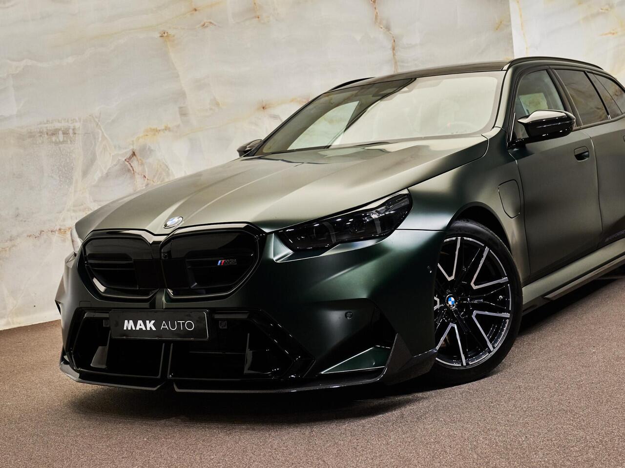 BMW M5 Touring V8 M Hybrid, M Performance, Sonderlackierung, B&W, HUD, 21", memory, stl.ventilatie, keyless, M drivers pack., privacy