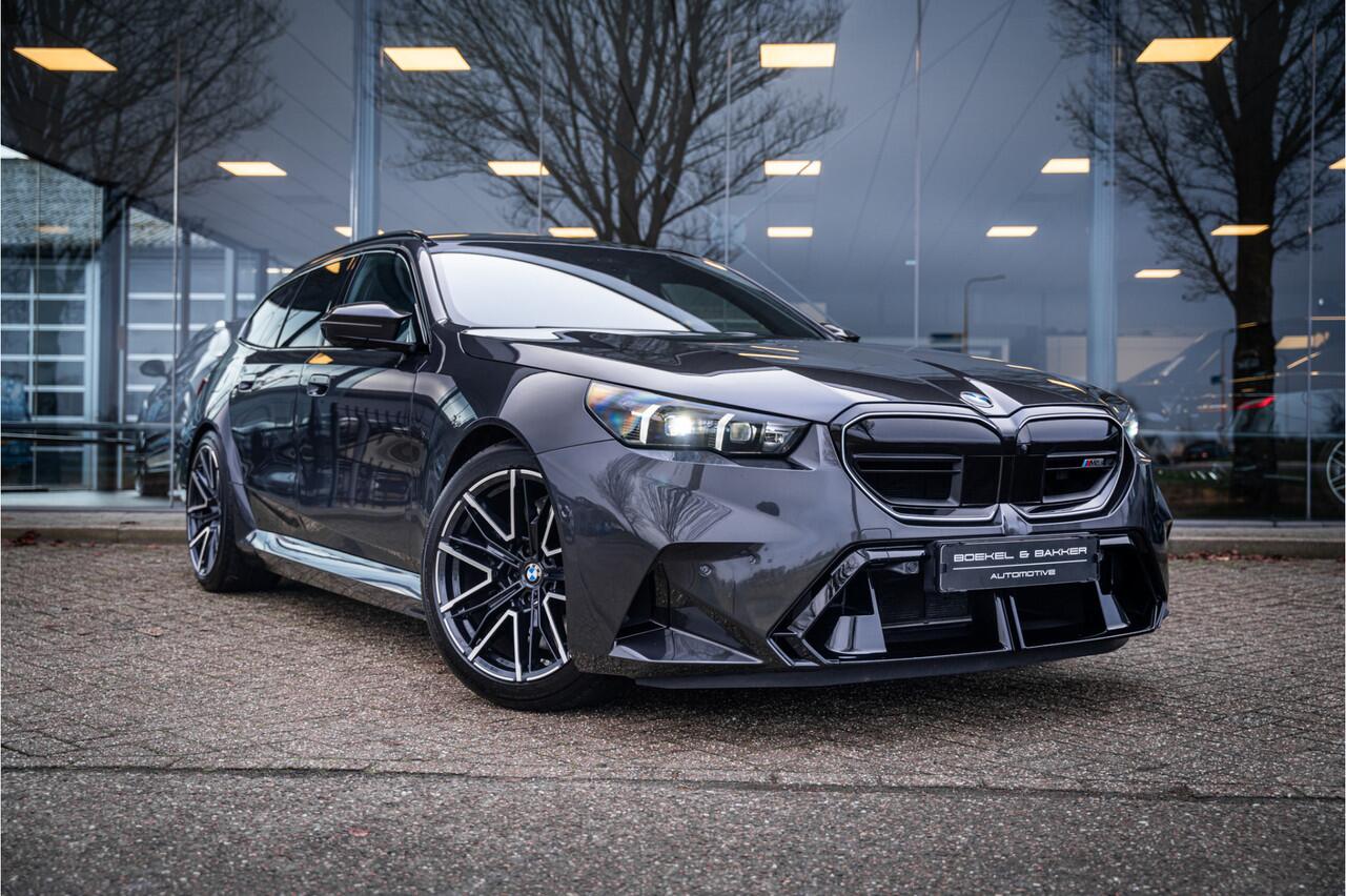 BMW M5 Touring M Drivers Pack ** Panodak ** Trekhaak ** Carbon ** Comfort pack ** Driving Ass. Prof. 21 inch ** Ventilatie **