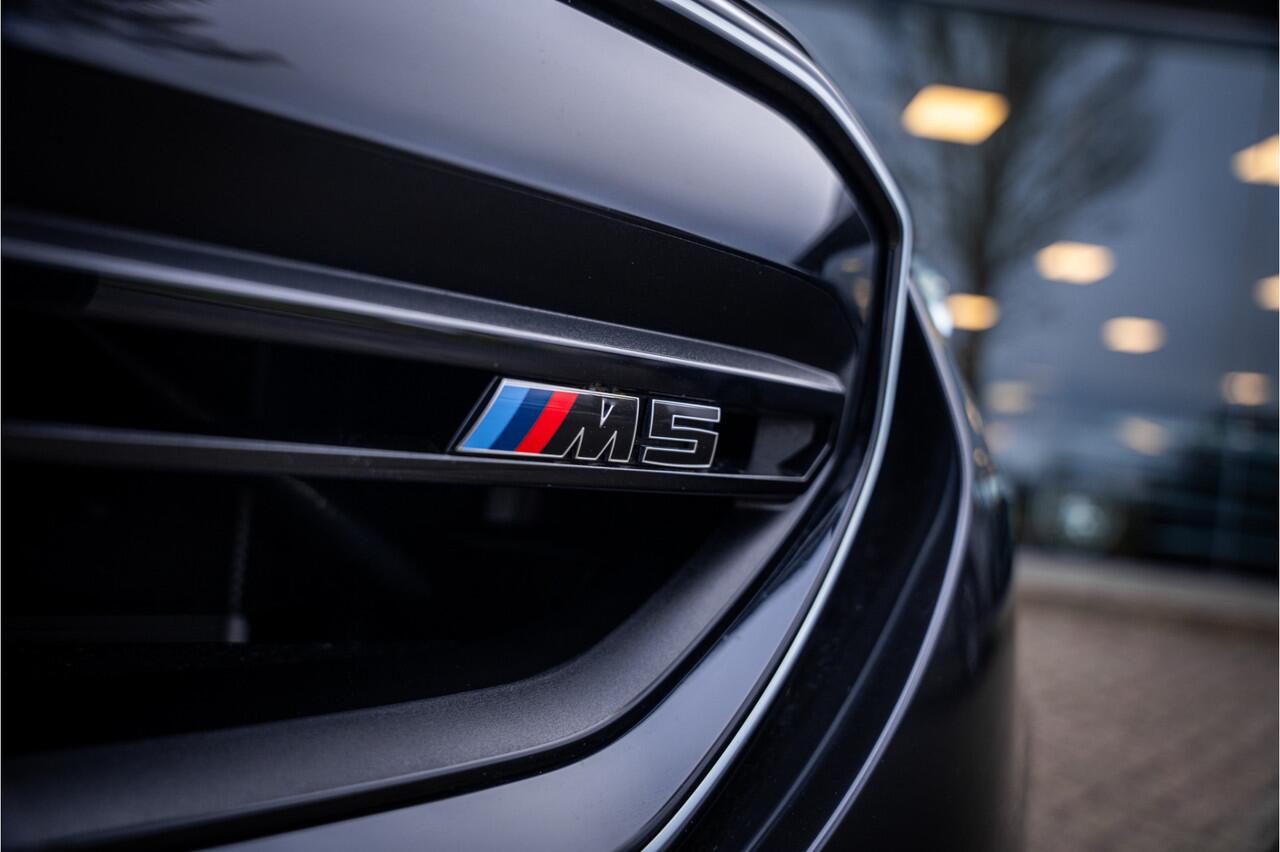 BMW M5 Touring M Drivers Pack ** Panodak ** Trekhaak ** Carbon ** Comfort pack ** Driving Ass. Prof. 21 inch ** Ventilatie **