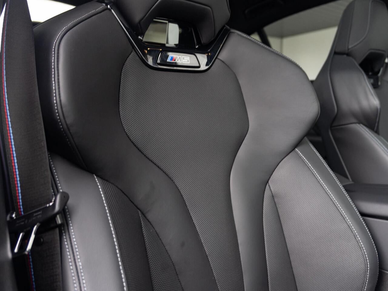 BMW M5 Sedan | M Drive Professional | Bowers & Wilkins | Verwarmd Stuurwiel | Iconic Glow | Comfort Access | Panoramadak