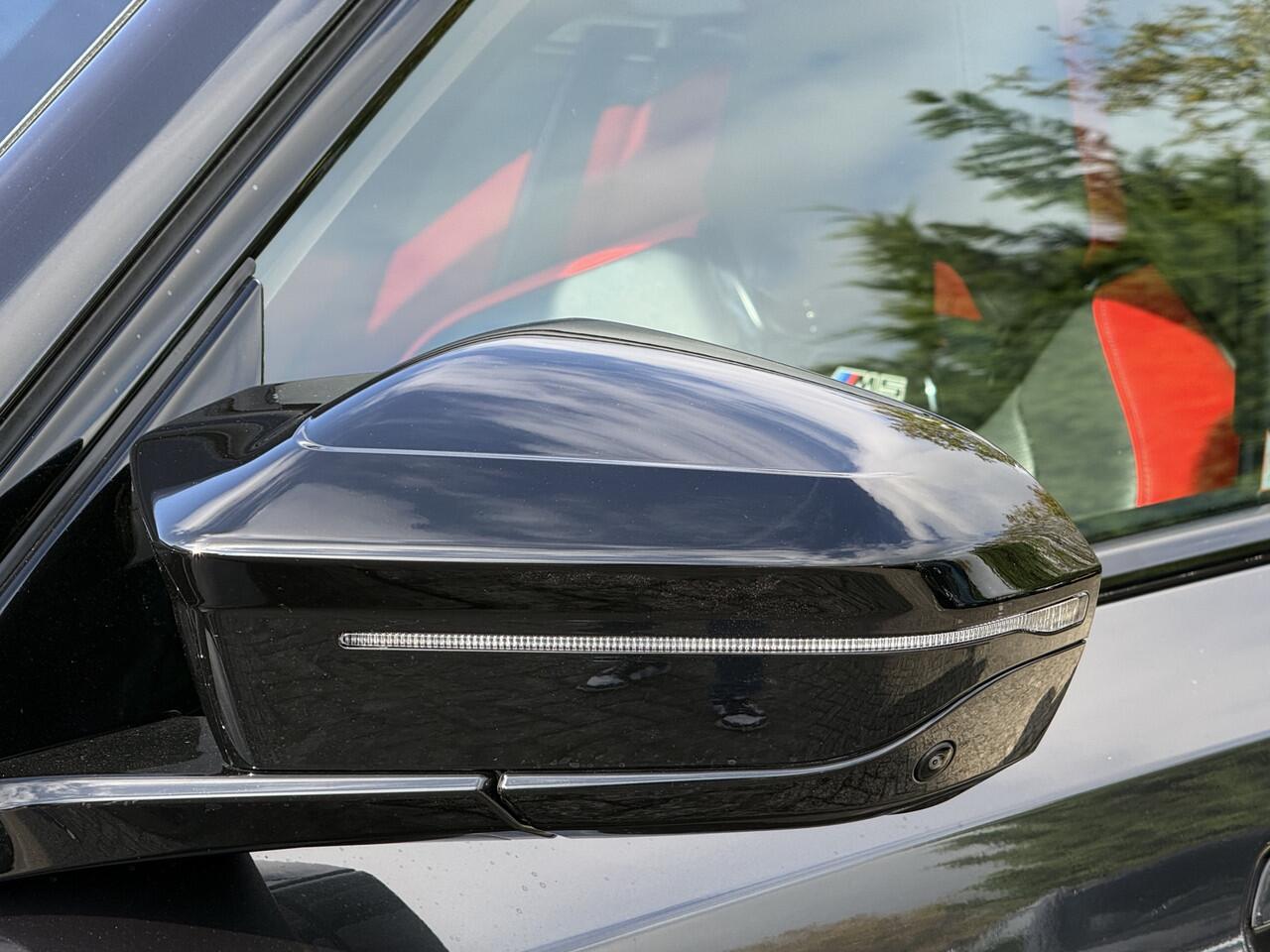 BMW M5 Touring | Panorama | Driving Ass. + | M Driver Pack | Trekhaak | Bowers & Wilkins | Iconic Glow | Carbon Interieurlijst