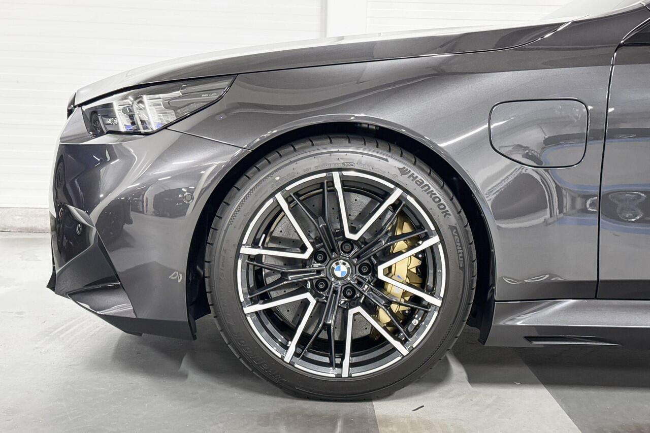 BMW M5 Sedan | M-Drivers Pack | Carbon Pack incl Carbon Dak | Comfort Pack | Bowers&Wilkins | Driving Assistant Professional | M-Carbon Keramische Remmen | Comfort Access | Trekhaak | Selections