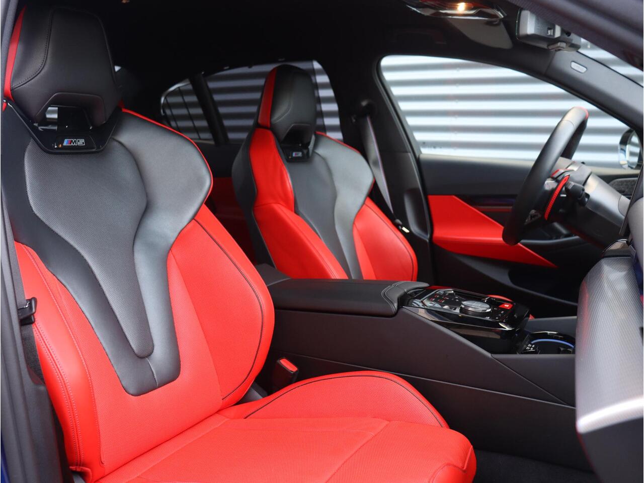 BMW M5 5-serie | High Executive | Driving Assistant Prof. | Carbon Exterieur Pakket | Trekhaak | M Drivers Pack | Parking Assistant Prof. | Bowers & Wilkins | Head-Up | 20/21'' LMV