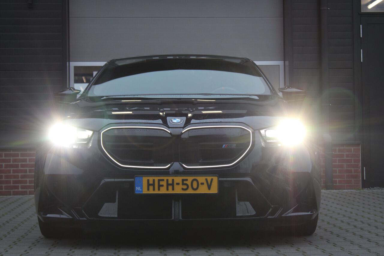 BMW M5 5-serie Sedan - Zwart leder - Panoramadak 20 inch 951M - Bowers & Wilkins