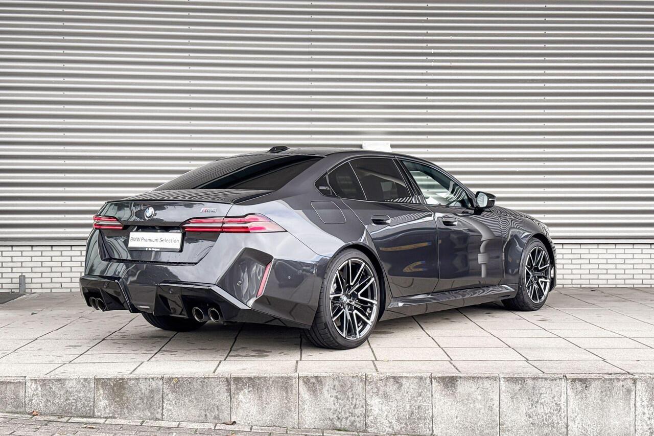 BMW M5 Sedan M Driver's Pack / Comfort Pack / Panoramadak / Driving Assistant Professional / Parking Assistant Professional