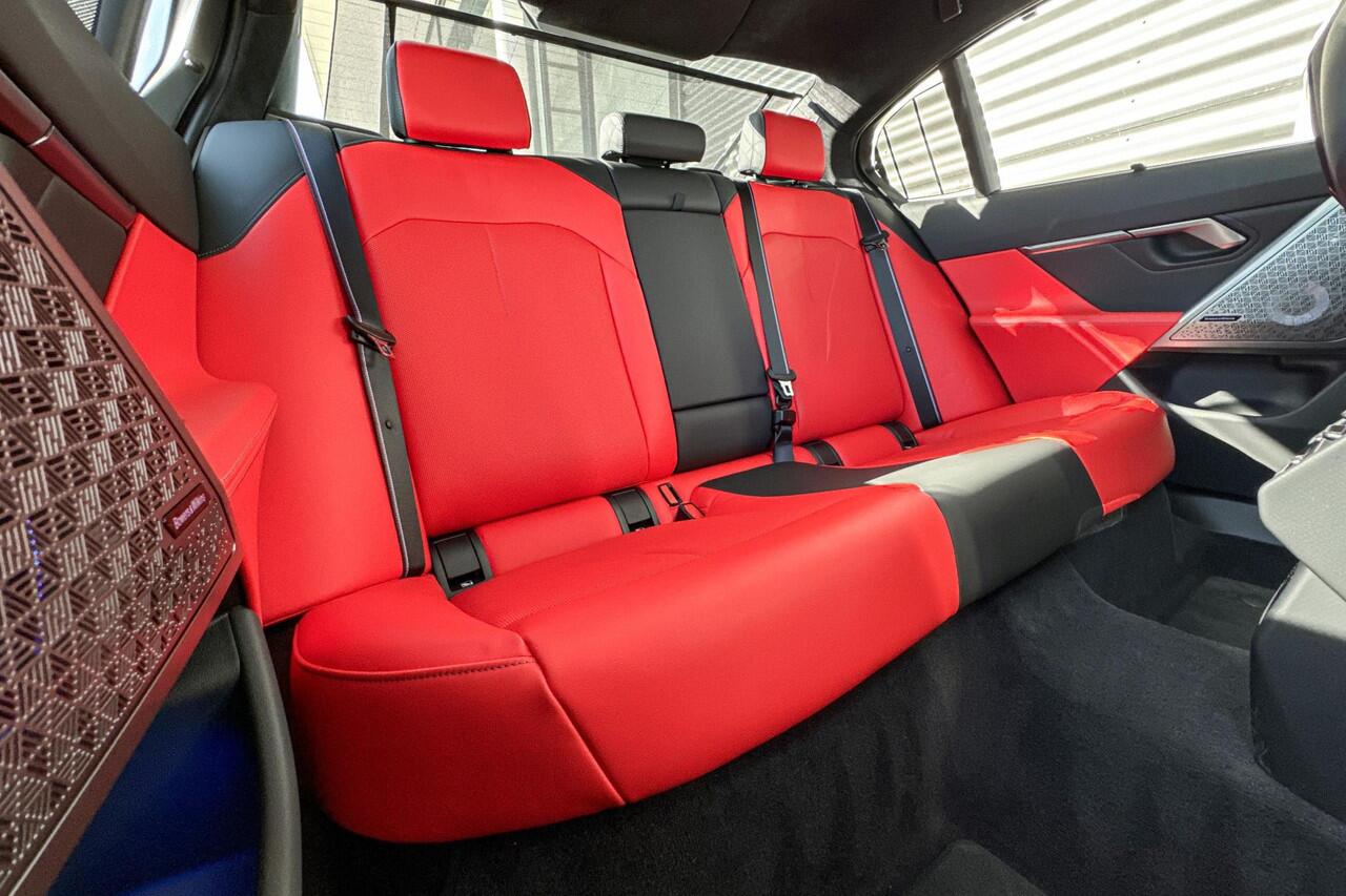 BMW M5 Sedan M Driver's Pack / Driving Assistant Professional / Keramische remschijven / Selections