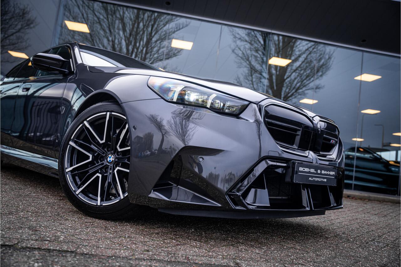 BMW M5 Touring M Drivers Pack ** Panodak ** Trekhaak ** Carbon ** Comfort pack ** Driving Ass. Prof. 21 inch ** Ventilatie **