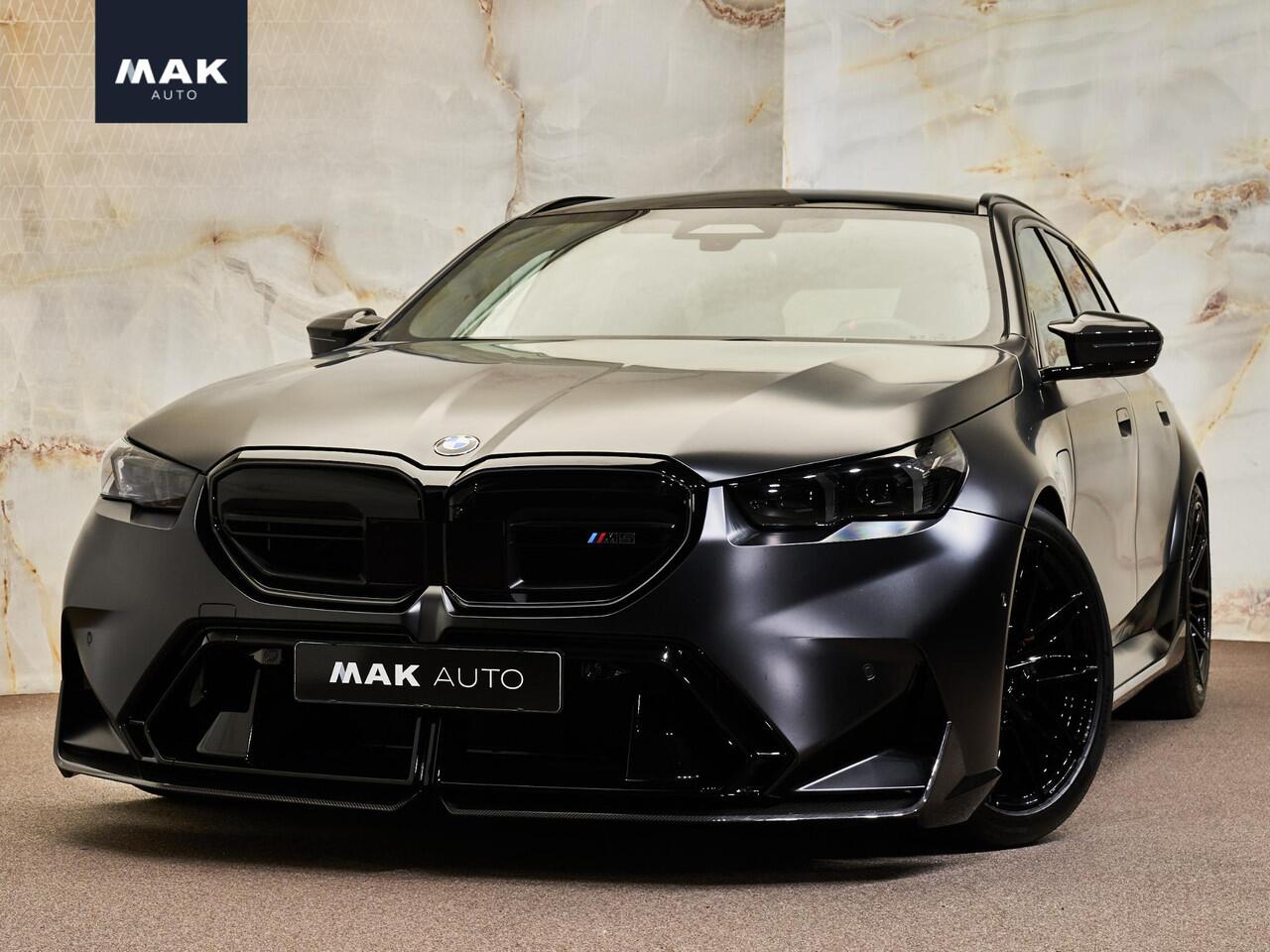 BMW M5 Touring V8 M Hybrid, Akrapovic, M Performance, M Drivers Package, Ultimate Package, ceramic, B&W, 21", pano, tr.haak, stl.ventilatie, memory, carbon