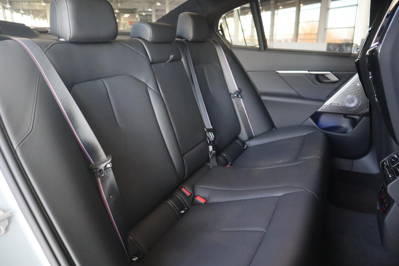 BMW M5 Sedan Direct leverbaar!! / Driving Assistant Professional | Comfort Pack | B&W | elek. trekhaak