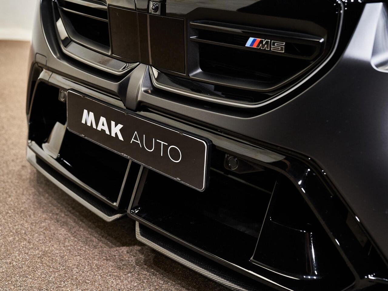 BMW M5 Touring V8 M Hybrid, Akrapovic, M Performance, M Drivers Package, Ultimate Package, ceramic, B&W, 21", pano, tr.haak, stl.ventilatie, memory, carbon