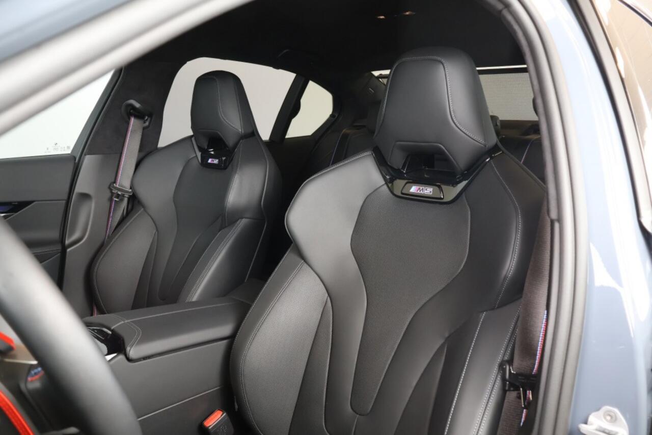 BMW M5 Sedan - Ultimate Pack - Keramische Remmen - Carbon Pack