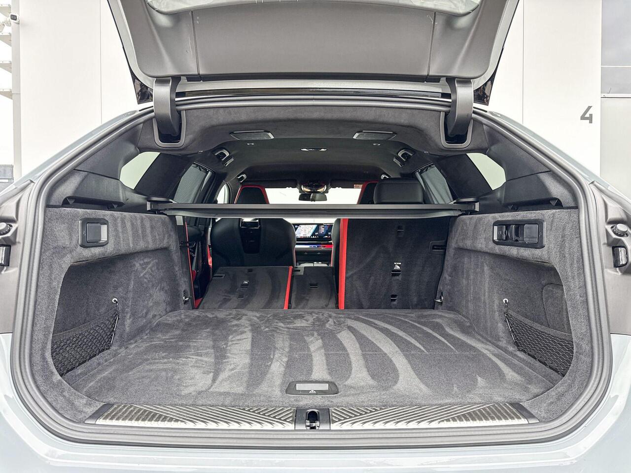 BMW M5 Touring M5 / Bowers & Wilkins / Driving Assistant Professional / Head-Up / Parking Assistant Plus / Trekhaak Elektrisch inklapbaar / Stoelventilatie / Verwarmde stoelen voor en achter