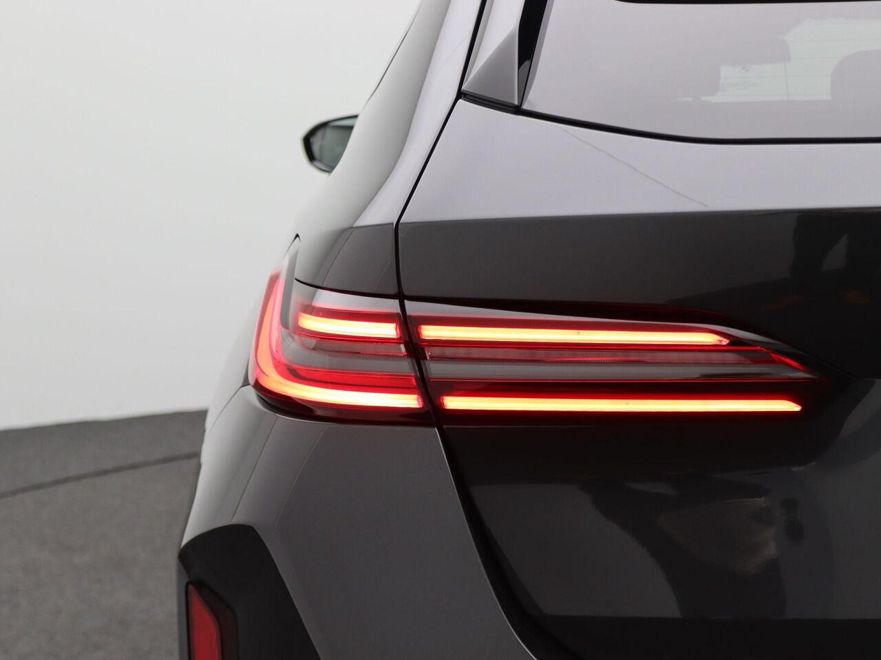 BMW M5 Touring | M Drive Professional | Panoramadak | M Carbon-keramische remmen | Bowers & Wilkins | Driving Assist Prof | Stoelventilatie | 21"