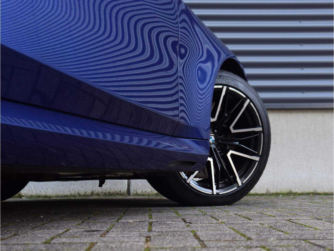 BMW M5 5-serie | High Executive | Driving Assistant Prof. | Carbon Exterieur Pakket | Trekhaak | M Drivers Pack | Parking Assistant Prof. | Bowers & Wilkins | Head-Up | 20/21'' LMV