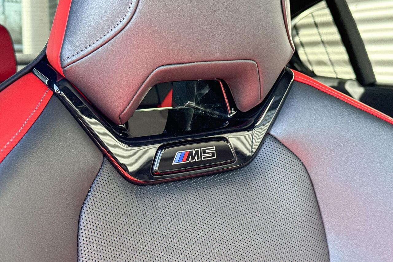 BMW M5 Sedan M Driver's Pack / Driving Assistant Professional / Keramische remschijven / Selections