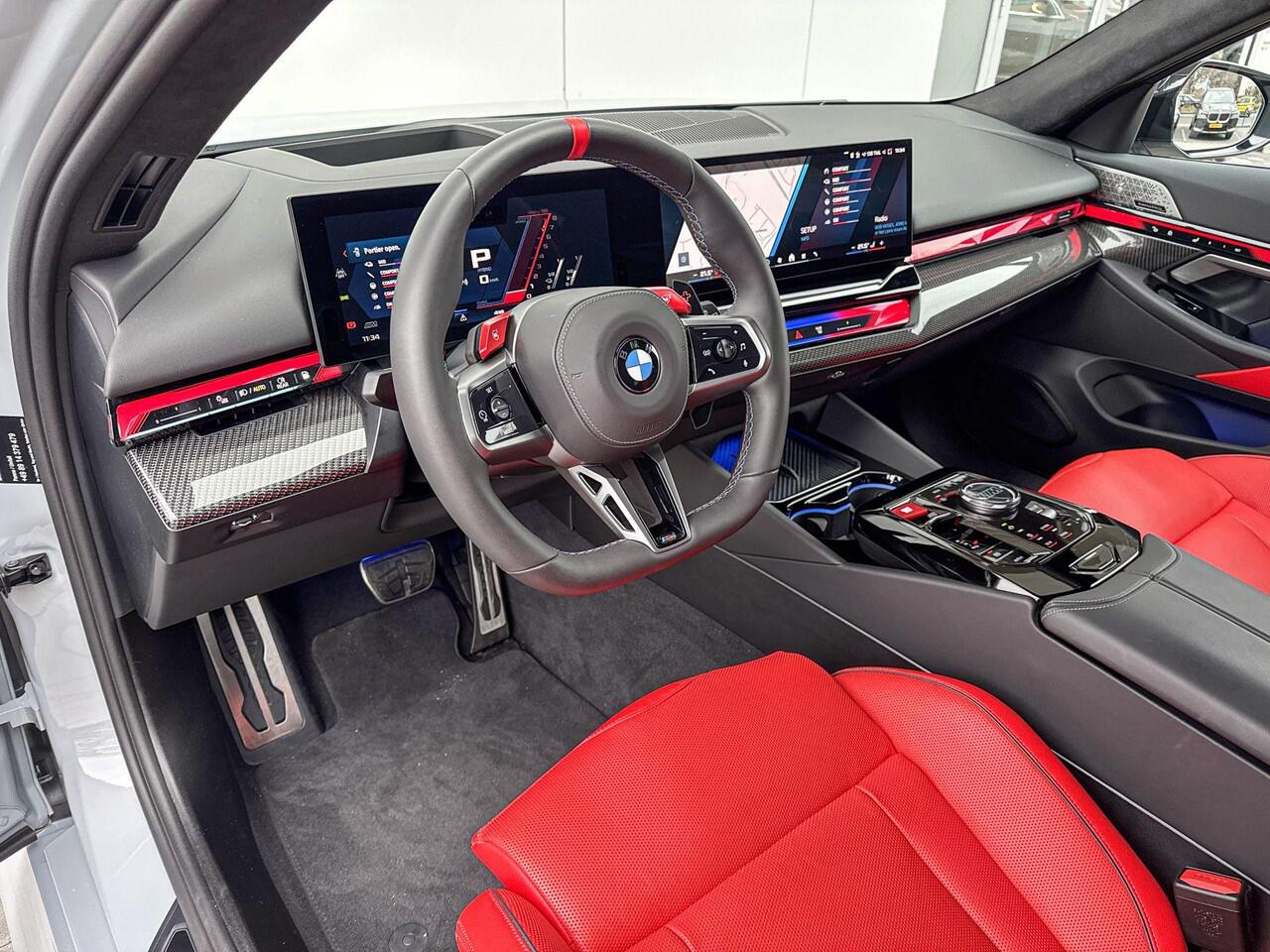 BMW M5 Touring M5 / Bowers & Wilkins / Driving Assistant Professional / Head-Up / Parking Assistant Plus / Trekhaak Elektrisch inklapbaar / Stoelventilatie / Verwarmde stoelen voor en achter