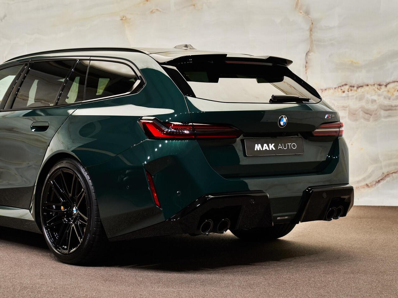 BMW M5 Touring V8 M Hybrid, Sonderlackierung, Ultimate Package, ceramic, pano, B&W, 21", stl.ventilatie, memory, carbon, leder, privacy