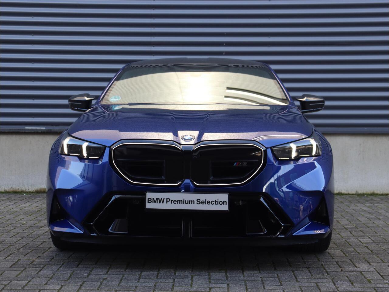 BMW M5 5-serie | High Executive | Driving Assistant Prof. | Carbon Exterieur Pakket | Trekhaak | M Drivers Pack | Parking Assistant Prof. | Bowers & Wilkins | Head-Up | 20/21'' LMV