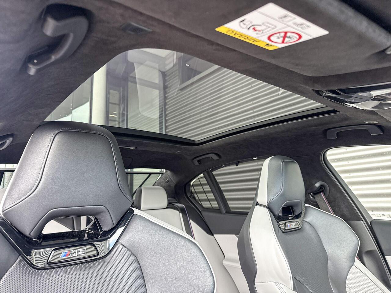 BMW M5 Sedan M Driver's Pack / Comfort Pack / Panoramadak / Driving Assistant Professional / Parking Assistant Professional