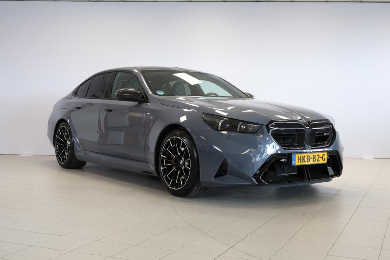 BMW M5 Sedan - Ultimate Pack - Keramische Remmen - Carbon Pack