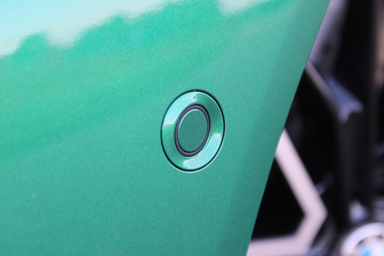 BMW M5 5-serie Touring | Direct leverbaar | Adaptieve cruise control | Uitklapbare trekhaak | 360° camera | Apple carplay/Android auto | 100% dealer onderhouden | Stoel verwarming + ventilatie |