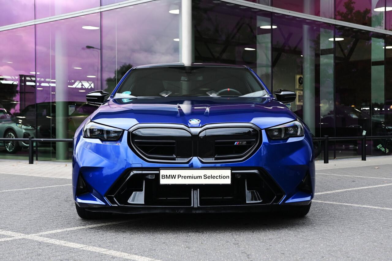 BMW M5 5 Serie Automaat / Panoramadak / Stoelventilatie / Bowers & Wilkins / M Multifunctionele voorstoelen / Adaptieve LED / Parking Assistant Plus / Driving Assistant Professional