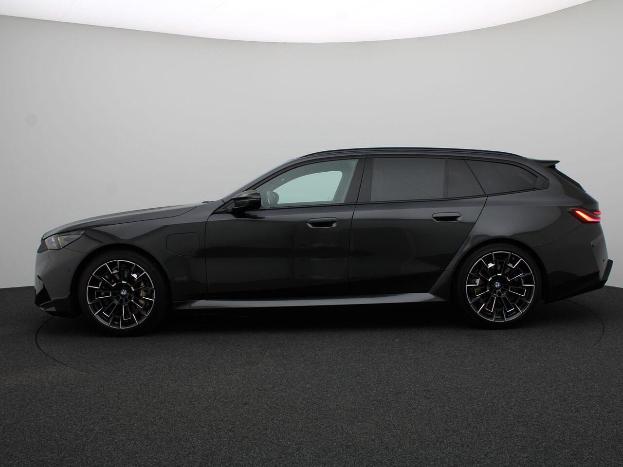 BMW M5 Touring | M Drive Professional | Panoramadak | M Carbon-keramische remmen | Bowers & Wilkins | Driving Assist Prof | Stoelventilatie | 21"