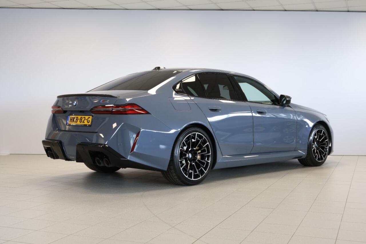 BMW M5 Sedan - Ultimate Pack - Keramische Remmen - Carbon Pack