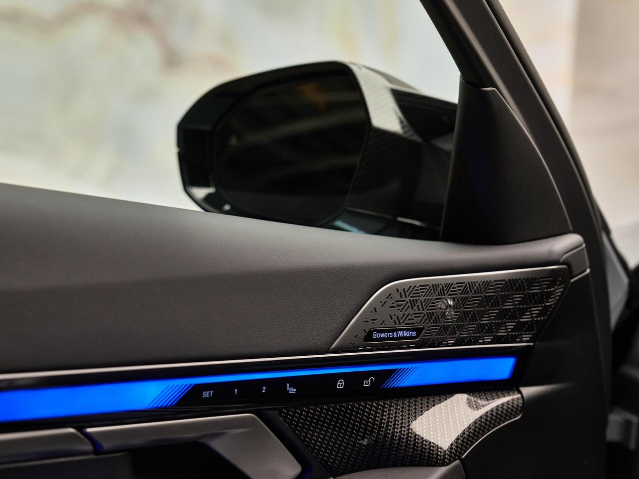 BMW M5 Touring V8 M Hybrid, Ultimate Package, pano, tr.haak, 21", alcantara, ceramic, B&W, stl.ventilatie, memory, adap-LED, carbon, leder, keyless, privacy