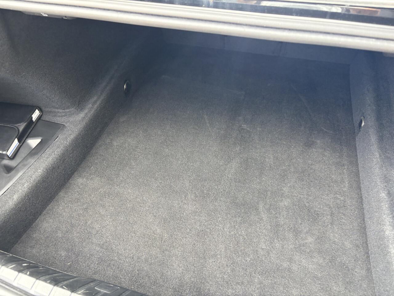 BMW M8 8-serie Gran Coupé Competition, all black.