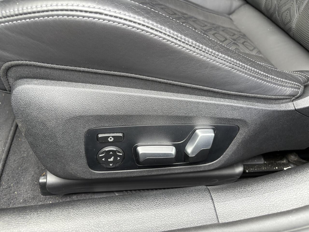 BMW M8 8-serie Gran Coupé Competition, all black.