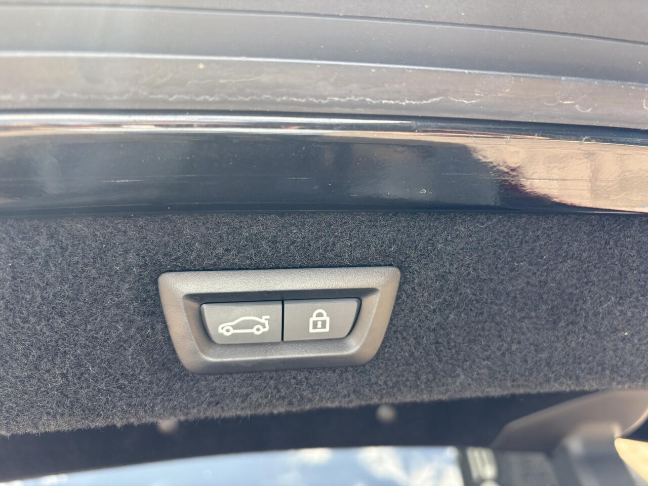 BMW M8 8-serie Gran Coupé Competition, all black.