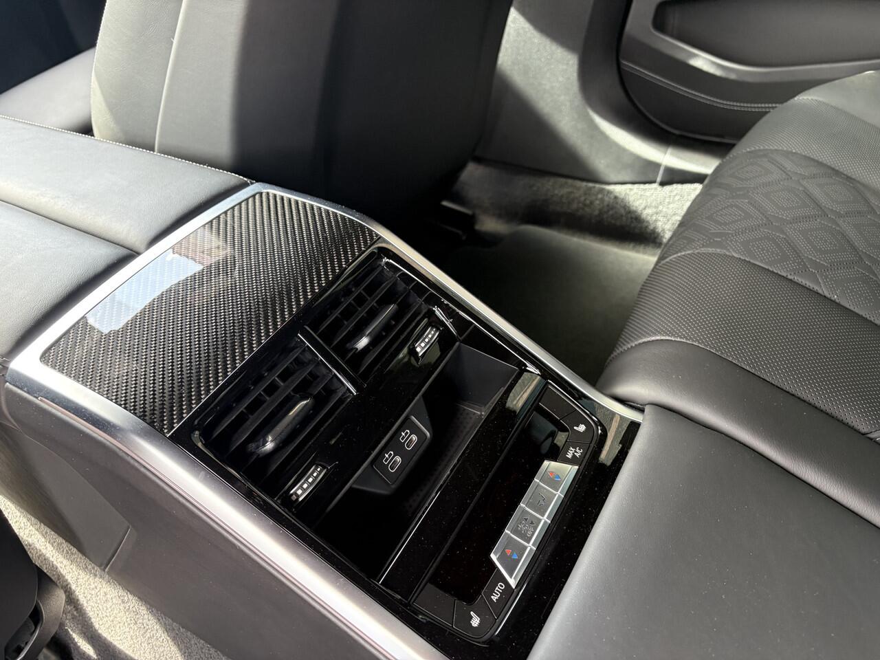 BMW M8 8-serie Gran Coupé Competition, all black.